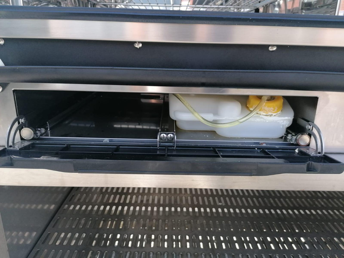Short Description: π₯ Lainox Hot Holding Steamer β premium quality for professional kitchens! Efficient, reliable, and built for top performance. Originally priced at β¬9,000, now available for just β¬2,500 (net). Limited stock β 200 units available!