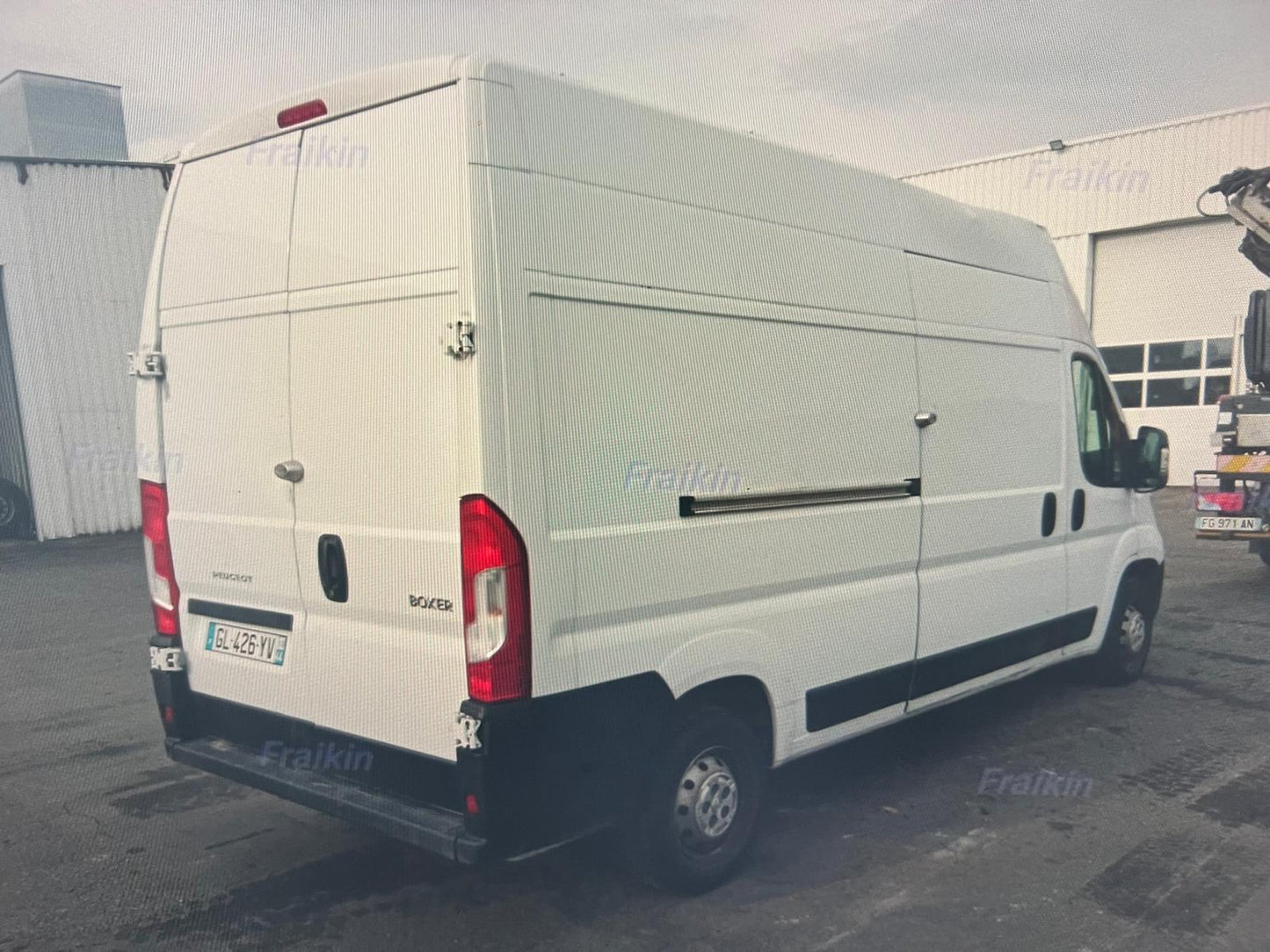 Peugeot Boxer F 335 L3H3 120 BHDI, diesel-powered commercial van with 120 hp, 6-speed manual transmission, and a GVW of 3,500 kg. It has 110,138 km mileage, 3 seats, and a loading capacity of 1,310 kg. Emission: 249 g CO2/km.